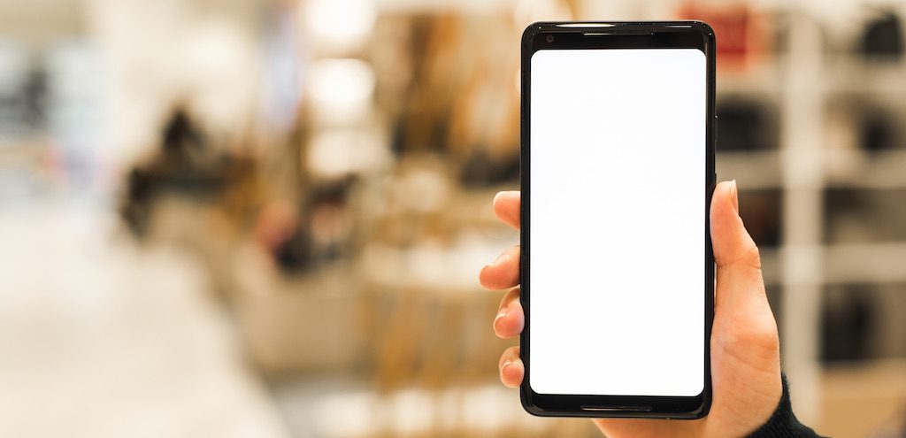 Samsung innovates with a retractable camera and rotating that can take advantage of three sensors to make selfies. A mid-range smartphone that exhibits a completely borderless display to provide an optimal display surface